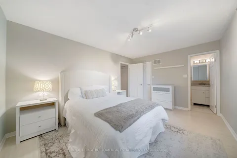 635 Fothergill Blvd, Burlington, ON L7L 6E3