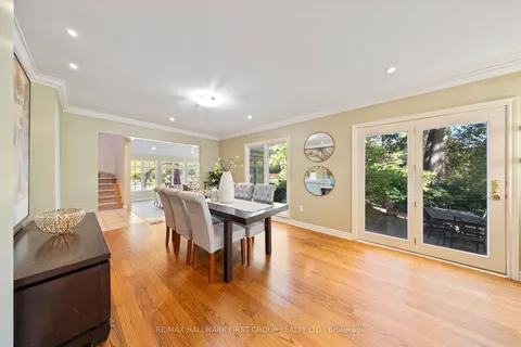 257 Roseland Cres, Burlington, ON L7N 1S4
