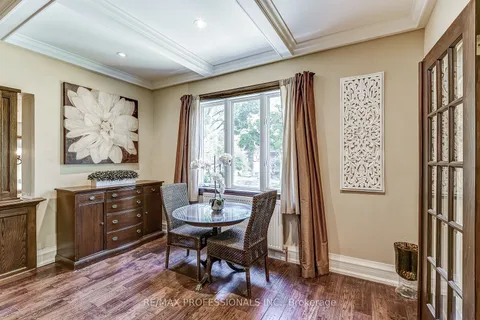 45 Meadowvale Dr, Toronto, ON M8Y 2P1