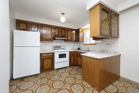 210 Cabana Dr, Toronto, ON M9L 1L3