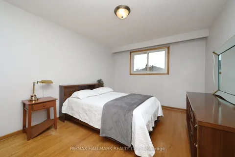 210 Cabana Dr, Toronto, ON M9L 1L3