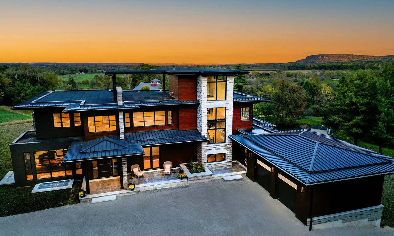 6583 Twiss Rd, Burlington, ON L7P 0B3