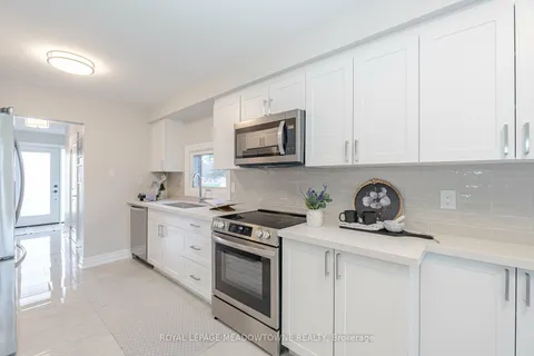 152 Hansen Rd, Brampton, ON L6V 2G6