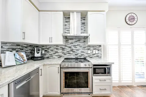 3182 Tim Dobbie Dr, Burlington, ON L7M 0N3
