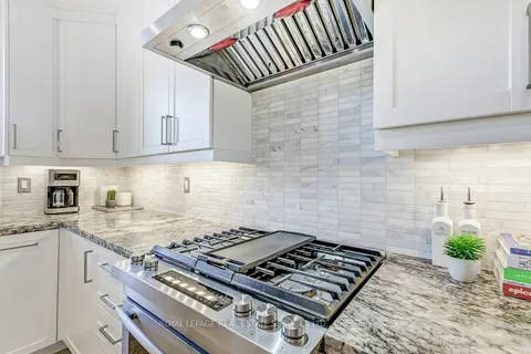 2475 Whitehorn Dr, Burlington, ON L7L 7M7