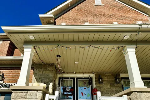 28 Golden Springs Dr, Brampton, ON L7A 0C7