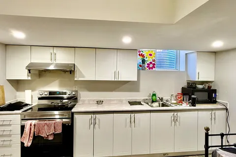 28 Golden Springs Dr, Brampton, ON L7A 0C7