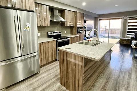 28 Golden Springs Dr, Brampton, ON L7A 0C7
