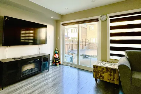 28 Golden Springs Dr, Brampton, ON L7A 0C7
