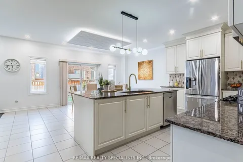14 Canary Clse, Brampton, ON L6X 5L1