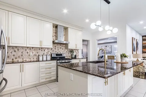 14 Canary Clse, Brampton, ON L6X 5L1