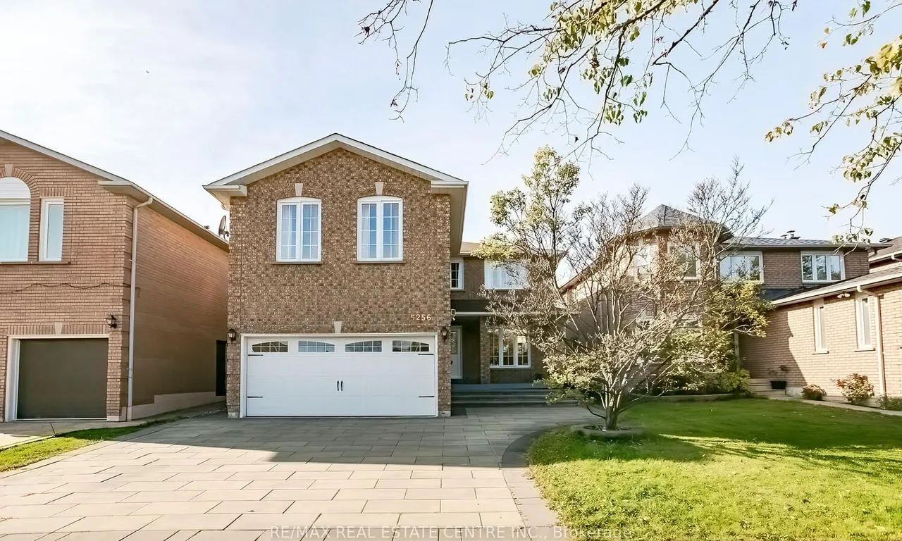 5256 Castlefield Dr, Mississauga, ON L5V 1T4