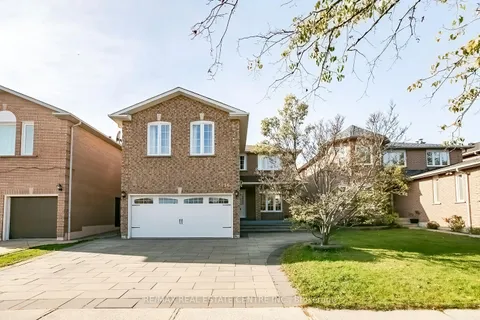5256 Castlefield Dr, Mississauga, ON L5V 1T4