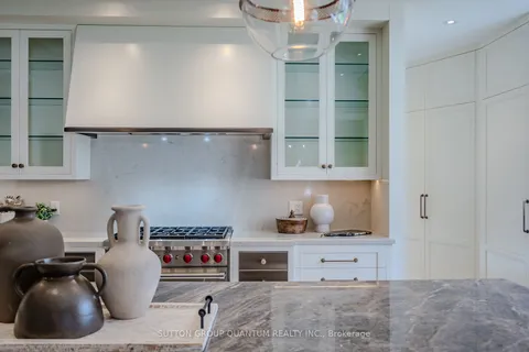 1207 Lakeshore Rd, Oakville, ON L6L 1E7