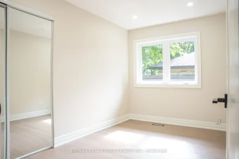 1550 Springwell Ave, Mississauga, ON L5J 3H6