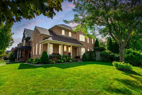 2352 Falling Green Dr, Oakville, ON L6M 5A7