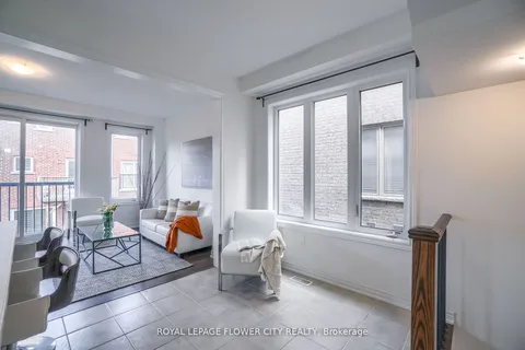 14 Faye St, Brampton, ON L6P 4M9