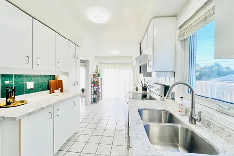 2439 Bankside Dr, Mississauga, ON L5M 6E6