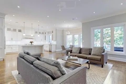 105 Ashbourne Dr, Toronto, ON M9B 4H6