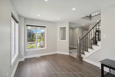5609 Sidmouth St, Mississauga, ON L5V 2H4