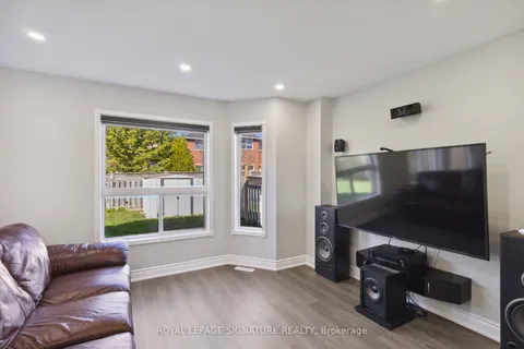 5609 Sidmouth St, Mississauga, ON L5V 2H4