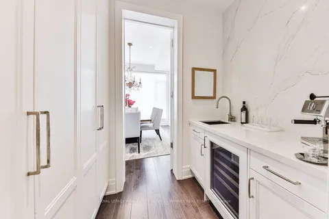 116 Maurice Dr, Oakville, ON L6K 2W7