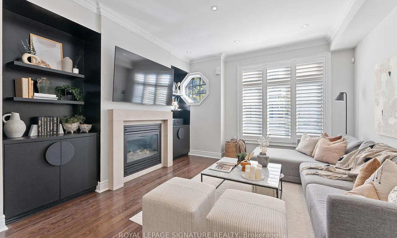 76 Lobo Mews, Toronto, ON M8Z 0B1