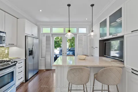 76 Lobo Mews, Toronto, ON M8Z 0B1