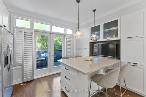 76 Lobo Mews, Toronto, ON M8Z 0B1