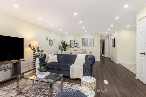 15 Bruce Beer Dr, Brampton, ON L6V 2W7