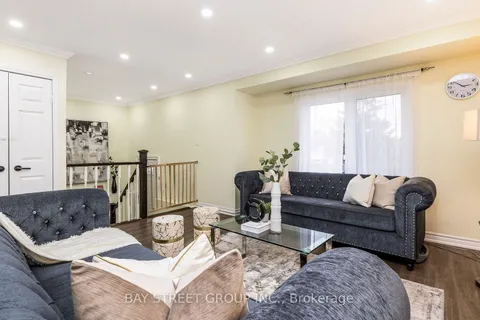 15 Bruce Beer Dr, Brampton, ON L6V 2W7