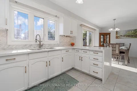 40 Minglehaze Dr, Toronto, ON M9V 4W8