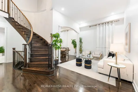 27 Agincourt Circ, Brampton, ON L6X 2M4