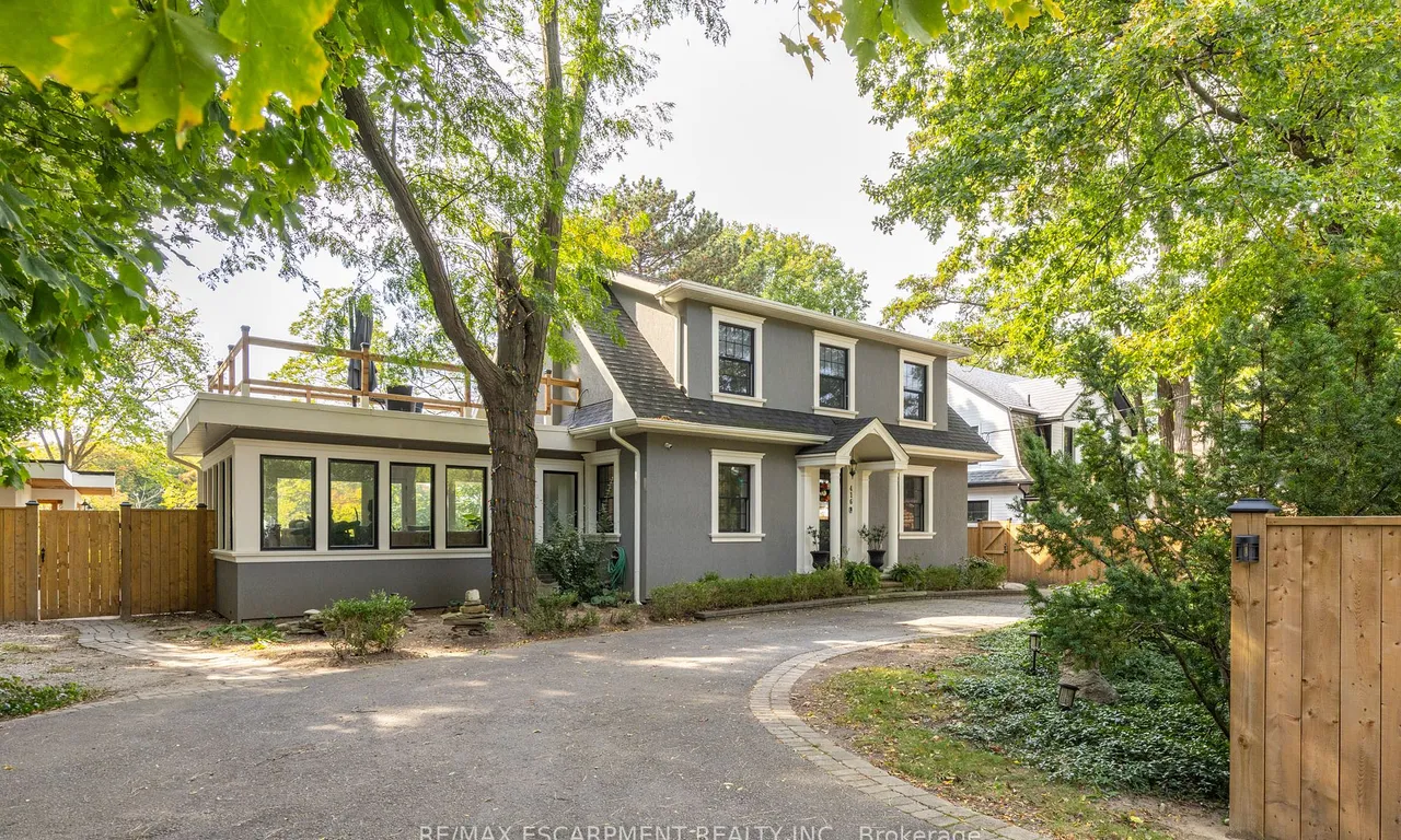 416 Trafalgar Rd, Oakville, ON L6J 3H7
