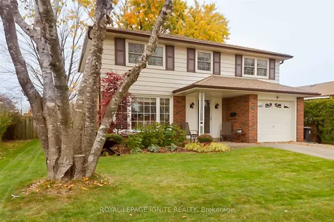 35 Hobden Pl, Toronto, ON M9R 3R6