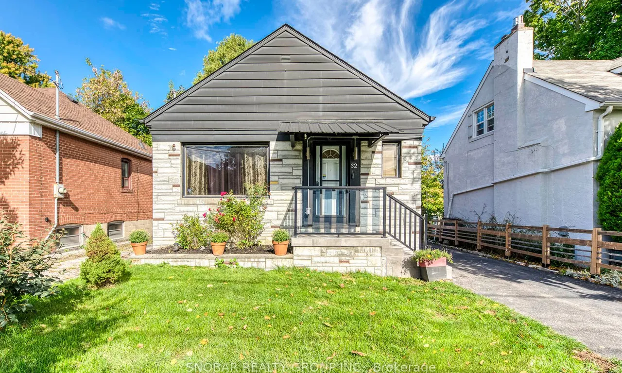 32 Dixon Rd, Toronto, ON M9P 2L3