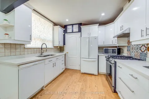 32 Dixon Rd, Toronto, ON M9P 2L3
