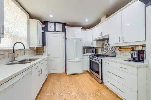 32 Dixon Rd, Toronto, ON M9P 2L3