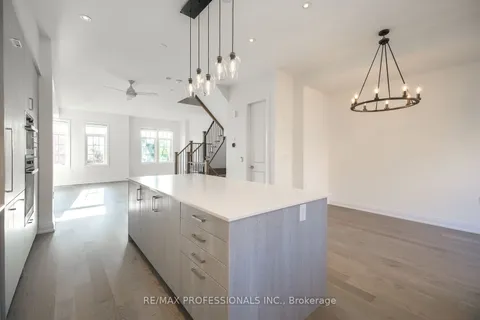 1663 Vellore Cres, Mississauga, ON L5G 0C3