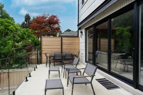 105 Government Rd, Toronto, ON M8X 1W4