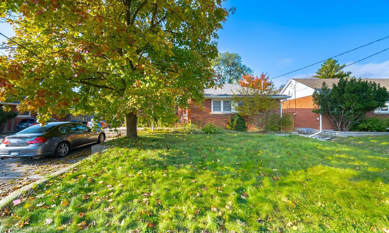 8 Joymar Dr, Mississauga, ON L5M 1E9