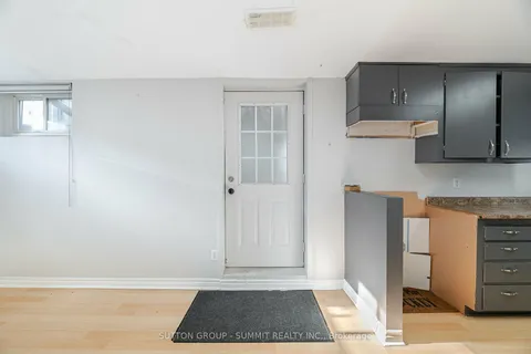 8 Joymar Dr, Mississauga, ON L5M 1E9