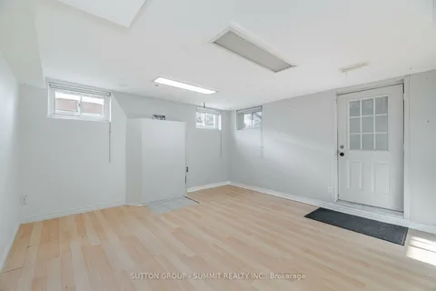 8 Joymar Dr, Mississauga, ON L5M 1E9