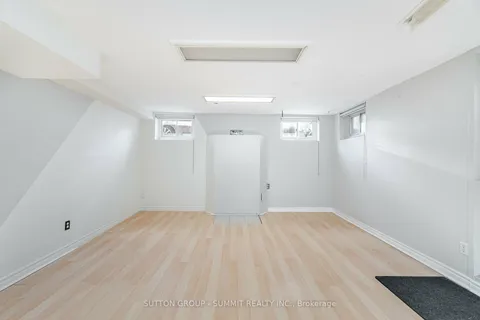 8 Joymar Dr, Mississauga, ON L5M 1E9