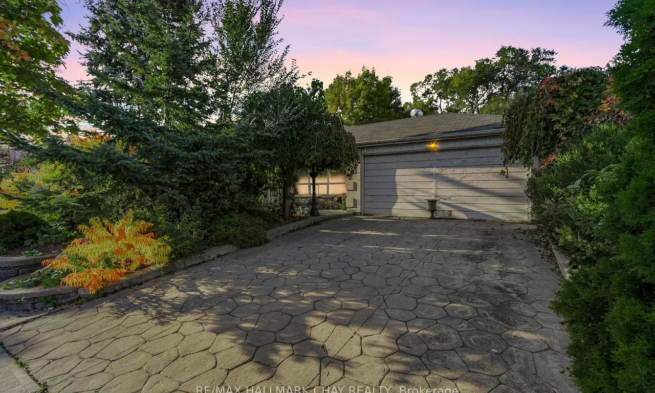 88 Willowridge Rd, Toronto, ON M9R 3Z4