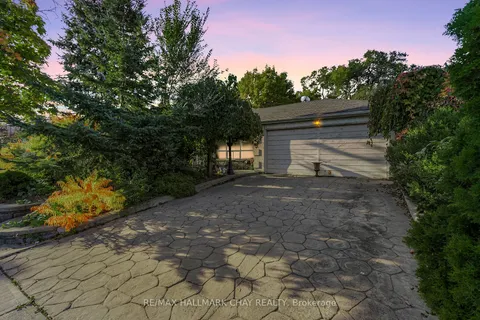 88 Willowridge Rd, Toronto, ON M9R 3Z4