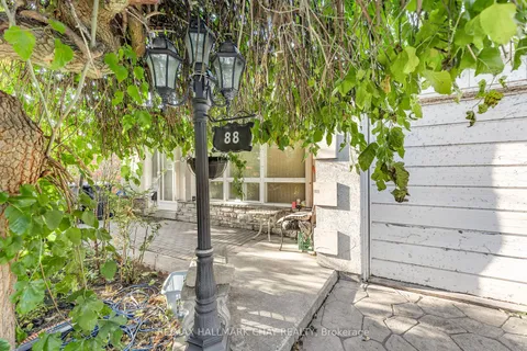 88 Willowridge Rd, Toronto, ON M9R 3Z4
