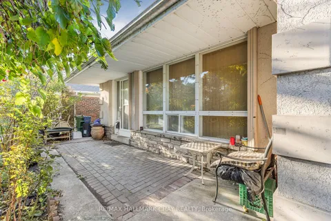 88 Willowridge Rd, Toronto, ON M9R 3Z4