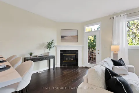 1403 Treeland St, Burlington, ON L7R 4S1