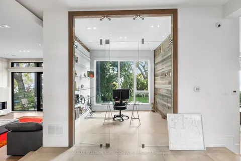 67 Lake Promenade, Toronto, ON M8W 1A2